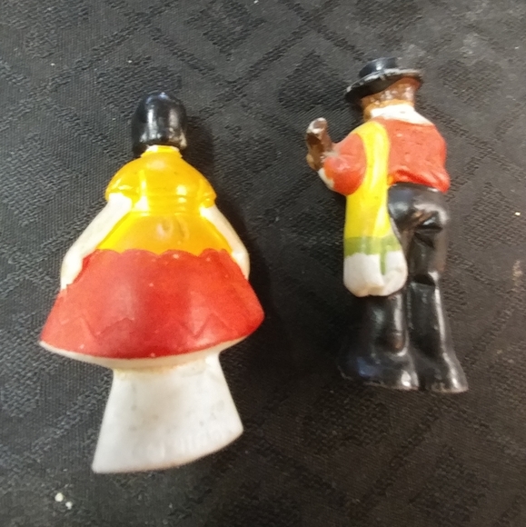 Mexican Women & Man Playing Guitar Figurines - Picture 4 of 5